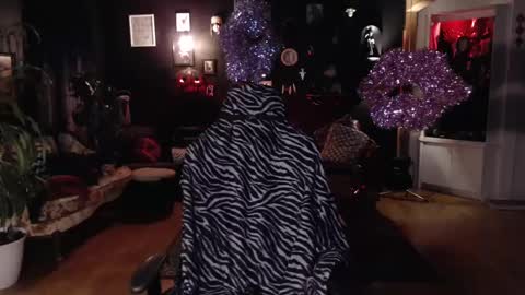 Snapshot of gothstripper chatting on February 15, 1:42 am Hezra online show from February 15, 1:42 am