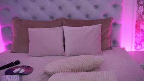 gracedaviess online show from March 13, 8:54 pm