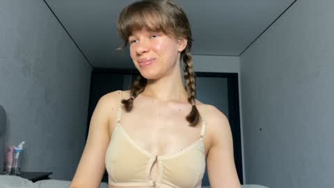 Snapshot of gracefulcharm_ chatting on December 22, 6:49 am Daria online show from December 22, 6:49 am