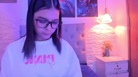 Snapshot of graceymilf999 chatting on March 5, 11:38 am Gracey Milf online show from March 5, 11:38 am