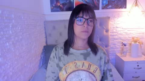 Snapshot of graceymilf999 chatting on December 4, 11:30 am Gracey Milf online show from December 4, 11:30 am