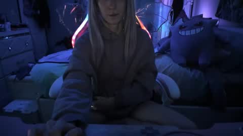 Snapshot of greeneyedlovexo chatting on February 28, 5:37 am GreenEyedLovexo online show from February 28, 5:37 am
