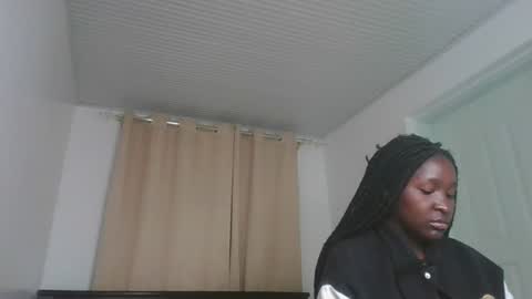 gud_lunah1 online show from July 28, 3:37 am