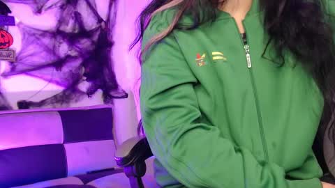 gwenhazel online show from November 1, 12:53 pm