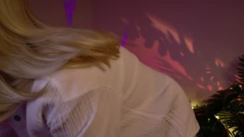 gwenhilton online show from February 1, 6:00 am