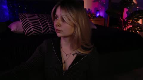 gwenhilton online show from January 3, 6:11 am