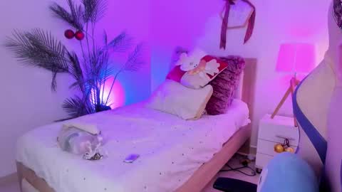 Hadid online show from December 17, 11:09 pm