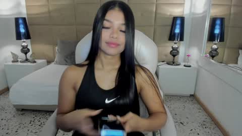 Snapshot of hailey_florez chatting on December 26, 4:04 pm hailey online show from December 26, 4:04 pm