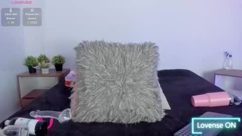 hailey_hadid online show from September 22, 7:12 pm