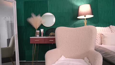 Hailey online show from November 27, 5:32 am