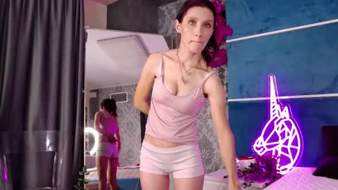 Halia online show from January 10, 8:02 pm