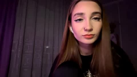 Holly online show from November 8, 8:03 pm