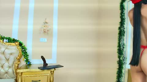 Hallie Stone online show from December 15, 4:01 pm