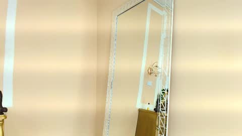 Hallie Stone online show from December 16, 4:02 pm