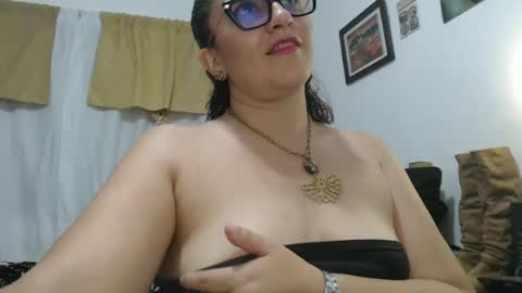 Snapshot of hammer9247 chatting on September 30, 10:03 pm hammer9247 online show from September 30, 10:03 pm