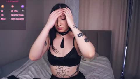  Blair and Gwen  for thumbs up youre gonna get a hot photo but dont forget to write if you want it  online show from October 24, 7:04 am