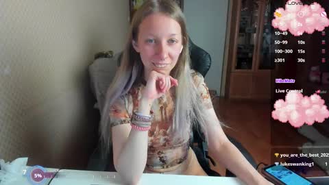 Snapshot of handsome_whale chatting on October 17, 5:27 pm Mila online show from October 17, 5:27 pm