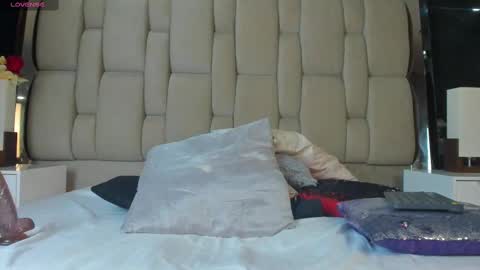 Hanna lens online show from March 8, 3:43 pm