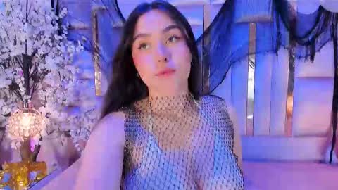  Hanna Collins  online show from December 5, 12:50 pm