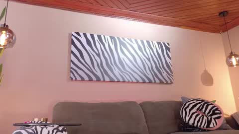 Hannah  online show from September 28, 5:40 pm