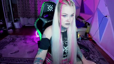 Snapshot of hannah_chaos chatting on December 6, 3:44 pm Hannah online show from December 6, 3:44 pm