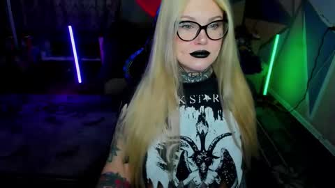 Snapshot of hannah_chaos chatting on March 2, 12:47 pm Hannah online show from March 2, 12:47 pm