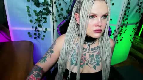 Hannah online show from November 3, 2:21 pm