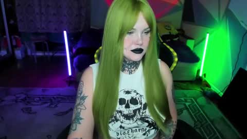 Snapshot of hannah_chaos chatting on February 13, 1:29 am Hannah online show from February 13, 1:29 am