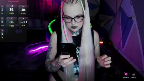 Snapshot of hannah_chaos chatting on December 11, 11:10 pm Hannah online show from December 11, 11:10 pm