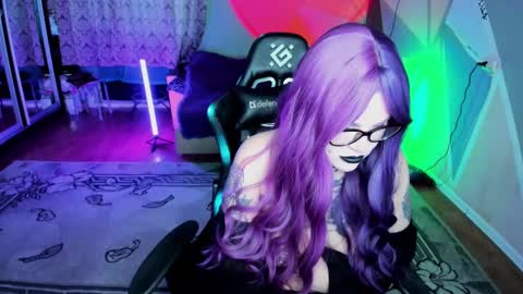 Snapshot of hannah_chaos chatting on February 16, 2:32 pm Hannah online show from February 16, 2:32 pm