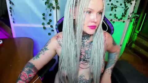 Hannah online show from November 10, 9:15 am