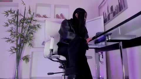 HANNAH HOWELL online show from January 19, 10:11 am