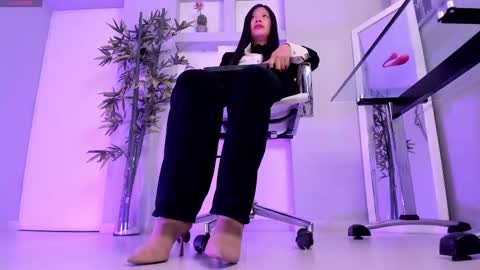 HANNAH HOWELL online show from March 11, 9:45 am