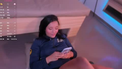 hannahmonttgomery  Help me reach 100 Hands up online show from March 20, 6:24 pm