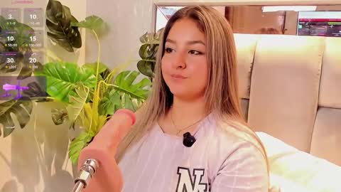 HANA  online show from November 29, 2:04 am