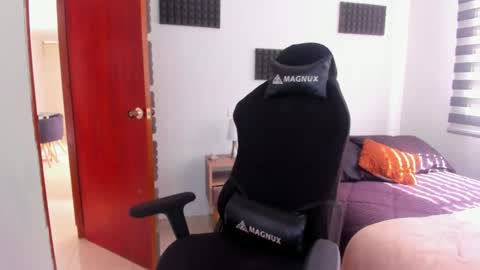 Hanna  online show from March 26, 7:04 pm