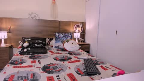 taylor live   online show from December 19, 12:26 am