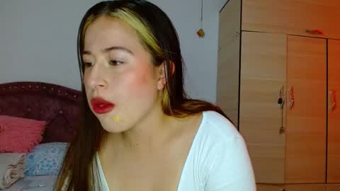 Snapshot of hanssel_tess chatting on October 11, 4:42 pm isabella online show from October 11, 4:42 pm