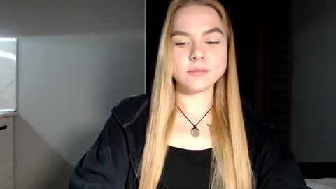 happy_fox_ online show from December 19, 10:42 pm