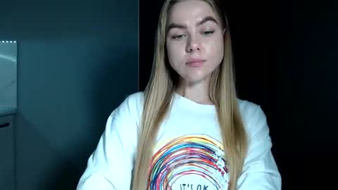 happy_fox_ online show from November 21, 10:12 pm