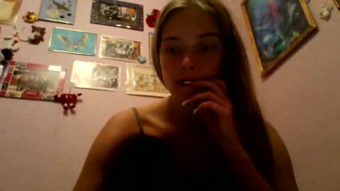 happyemily  online show from October 31, 8:35 pm