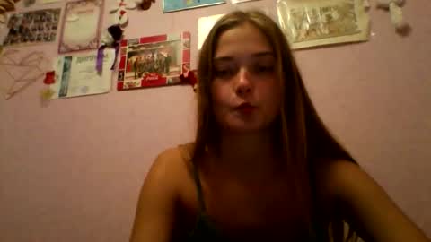 happyemily  online show from October 27, 6:24 pm