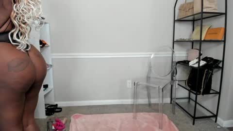 Snapshot of harmonie_marquise chatting on October 3, 4:01 pm Harmonie Marquise online show from October 3, 4:01 pm
