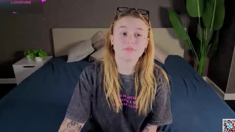 Christine online show from October 17, 2:15 am