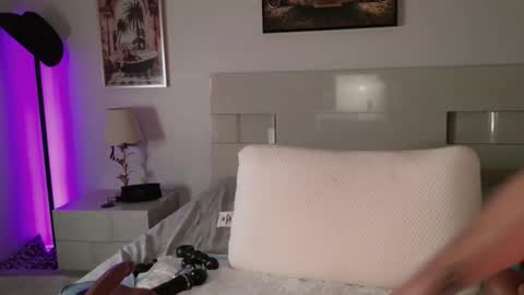 Hazeleo online show from September 25, 11:46 pm