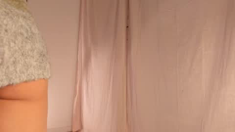 Snapshot of hee_jeen chatting on January 20, 11:43 pm Jeen online show from January 20, 11:43 pm