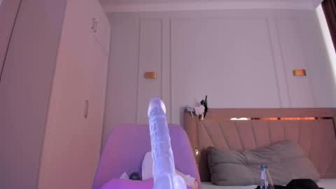 Snapshot of heejeeen chatting on February 22, 6:39 am Call me Mia online show from February 22, 6:39 am