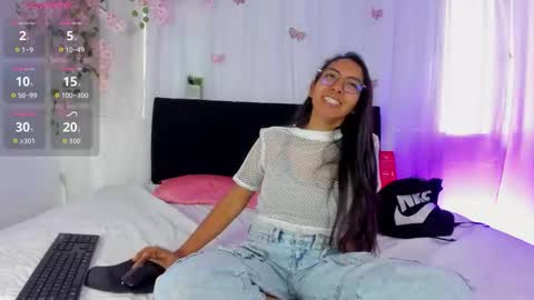 Snapshot of heidi_feuer chatting on September 25, 1:10 pm heidi_feuer online show from September 25, 1:10 pm