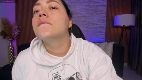 Heidy online show from November 18, 3:18 am