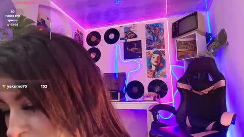 Sara online show from November 15, 9:05 pm